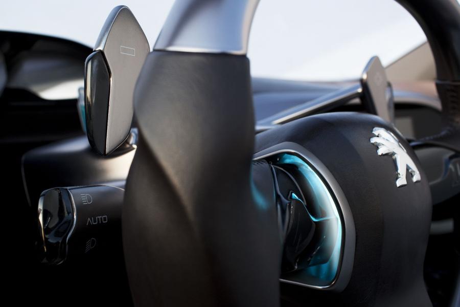 Детали интерьера Peugeot SR1 Concept 2010 года  (фото 10 из 57)